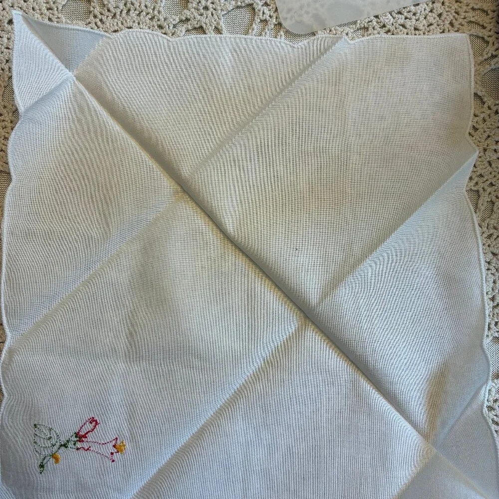194 Embroidered Napkins Set of 4 NWOT White